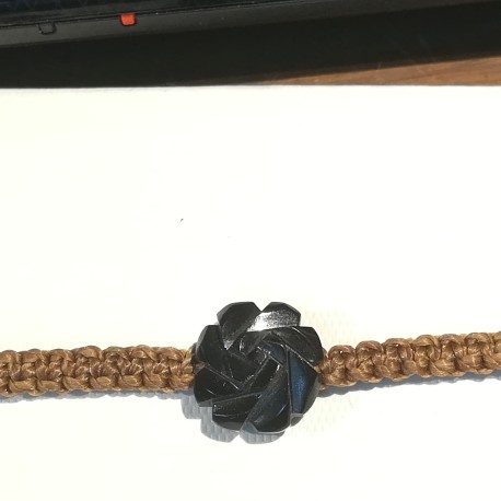 Macrame bracelet with jet