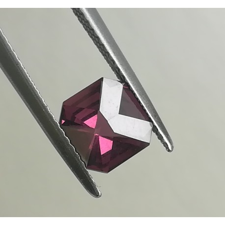 RODOLITE GARNET 2ct.