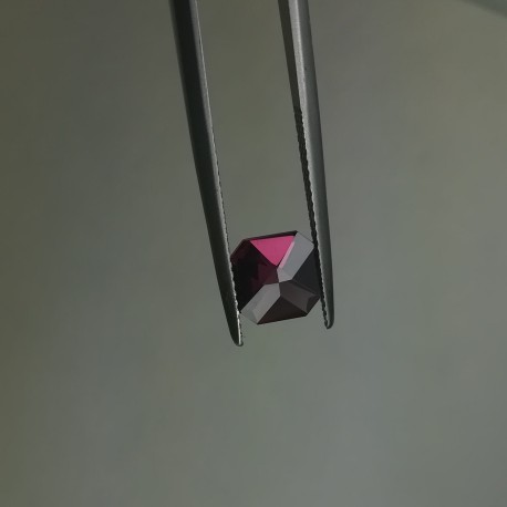 RODOLITE GARNET 2ct.